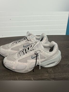 NWOT Nike Air Max Muse Sneakers in Sand Cave Size 9